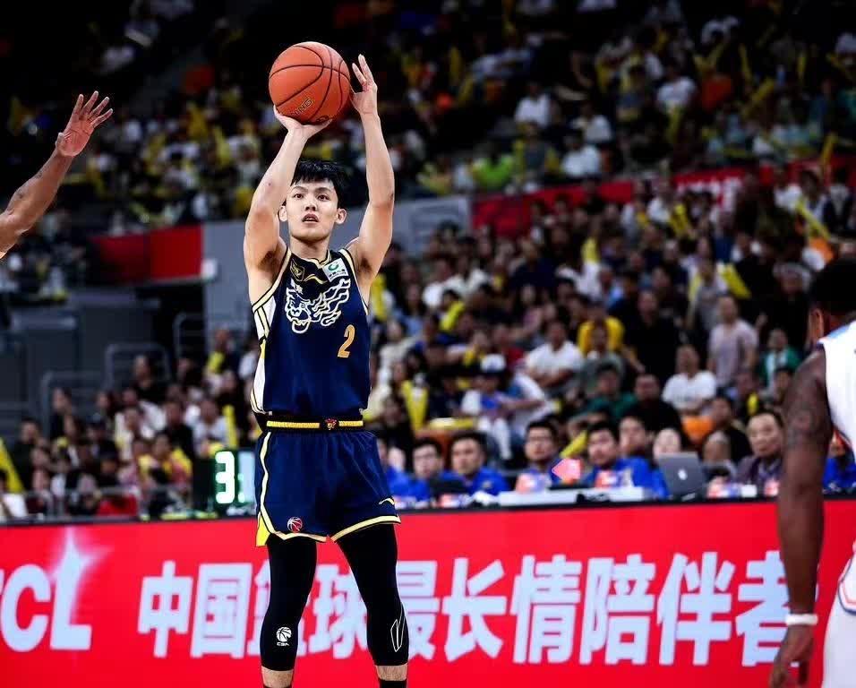 包含广东女篮不敌浙江，缺少建立优势的词条